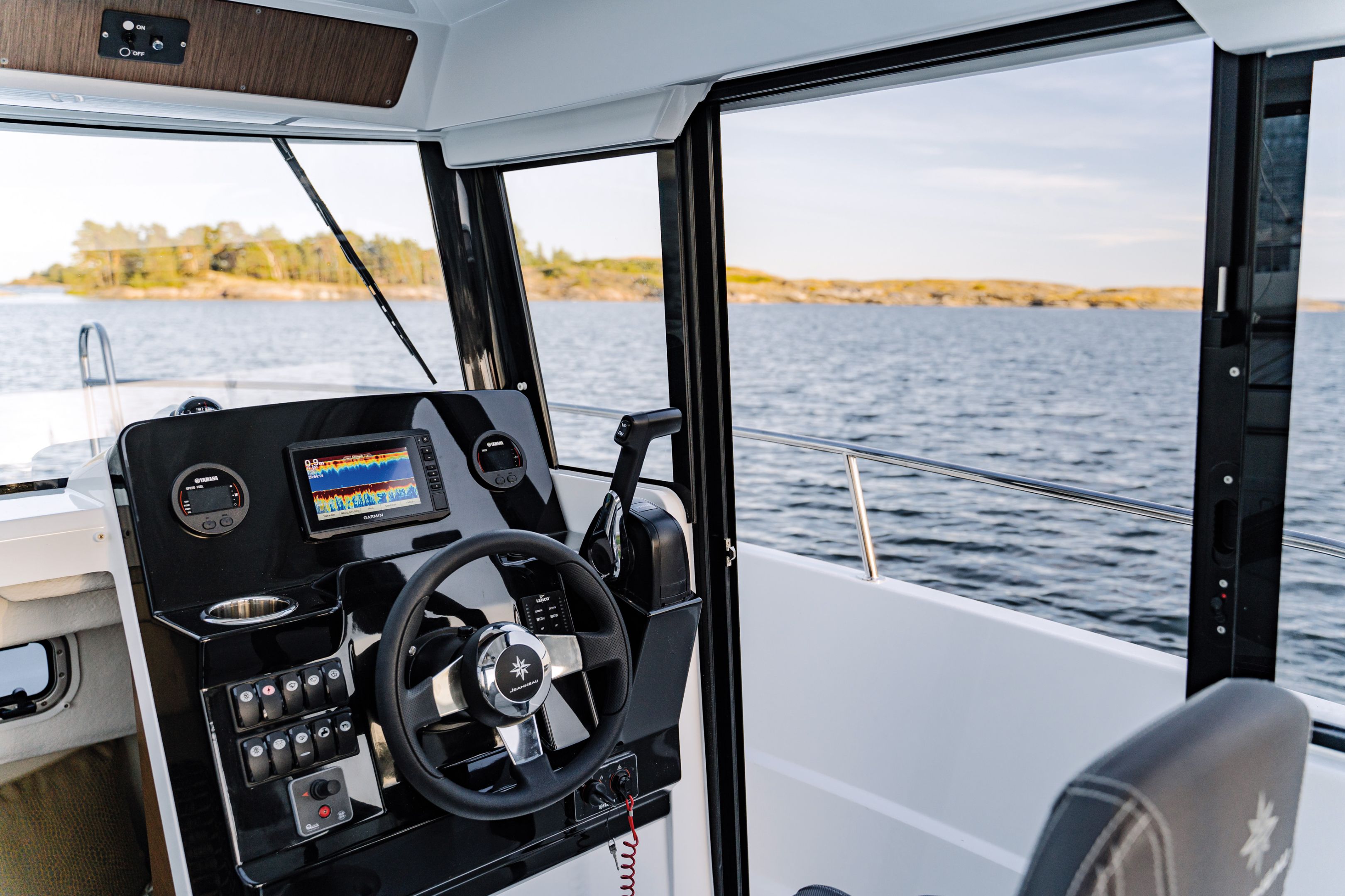 Jeanneau NC 695 Sport | Sundance Yachts