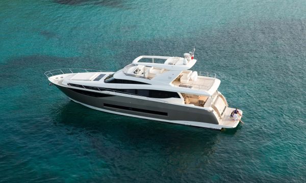 Profile view of the Prestige Yachts 750 at rest