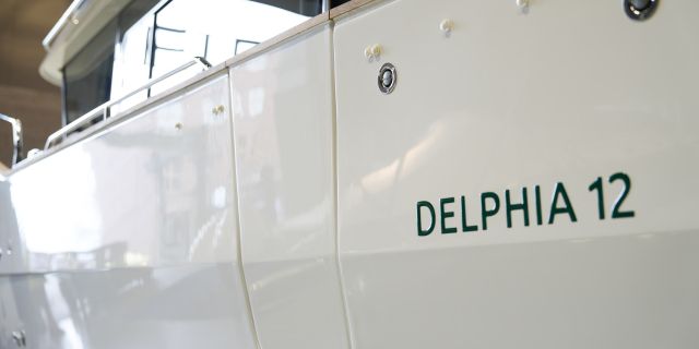 Side boarding door