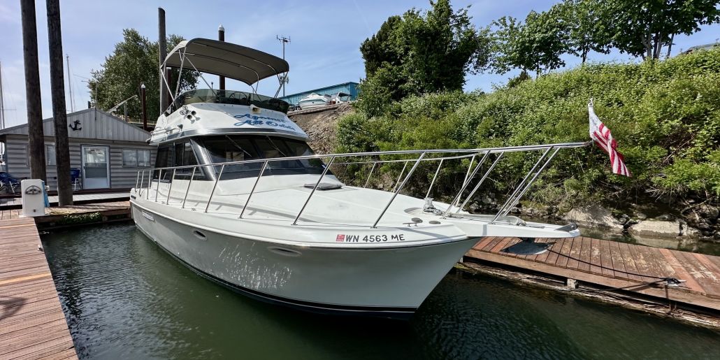 Photo of a 1994 Navigator 3300