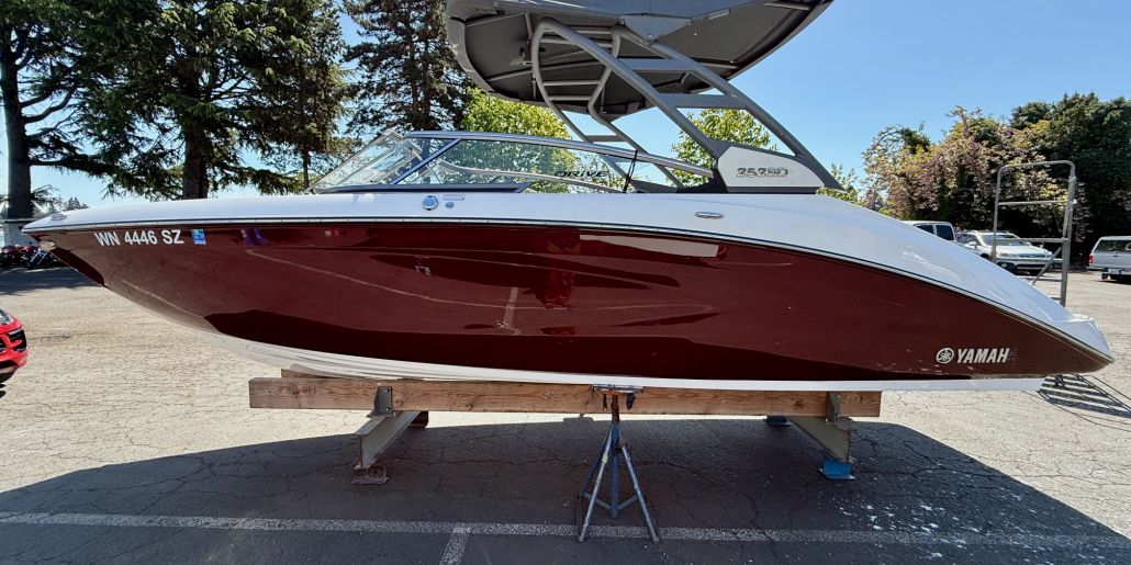 Photo of a 2022 Yamaha 252SD