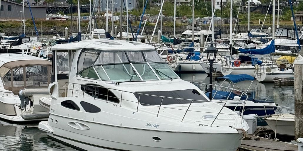 Photo of a 2004 Cruisers Yachts 455 Express