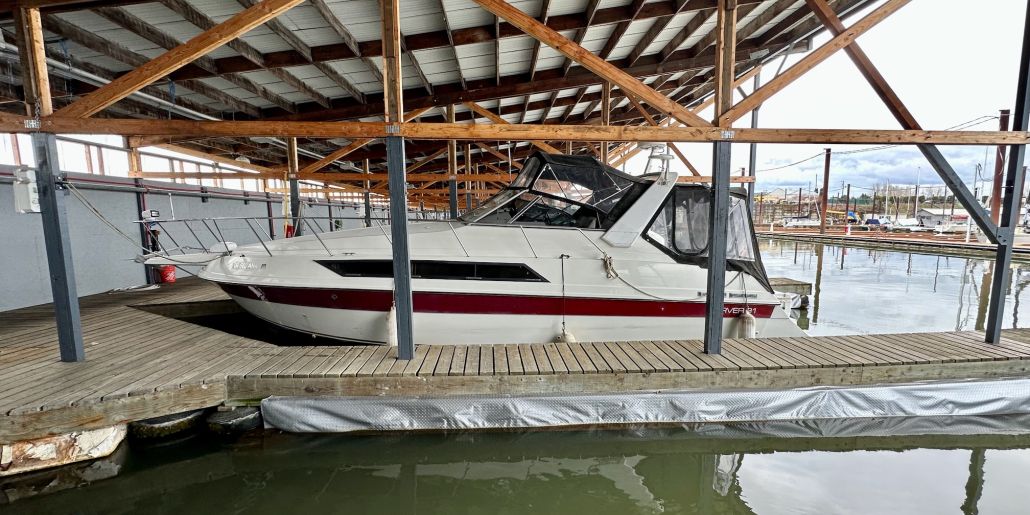 Photo of a 1990 Carver Montego 31