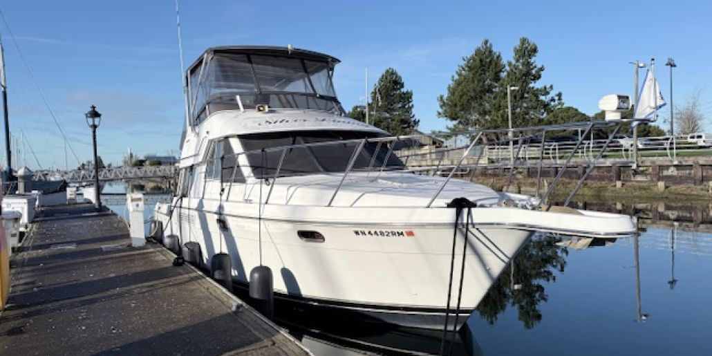 Photo of a 1998 Carver 370 Voyager