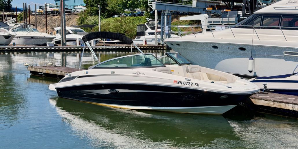 Photo of a 2012 Sea Ray 220 Sundeck