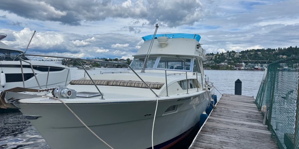 Photo of a 1968 Chris Craft 35 Commander