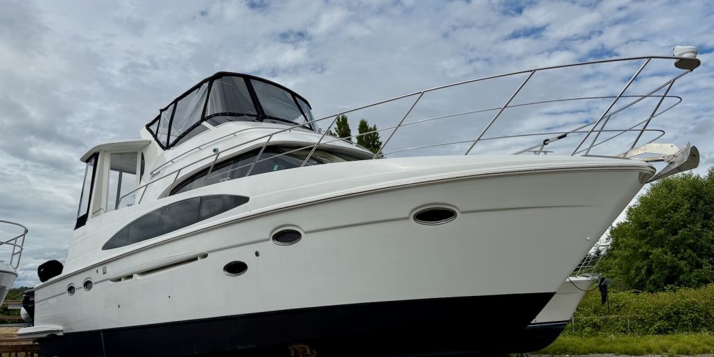 Photo of a 2001 Carver 444 CockpitMotor Yacht