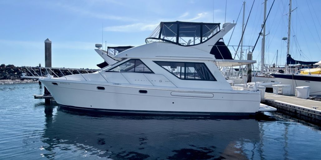 Photo of a 1996 Bayliner 3988 Command Bridge Motoryacht